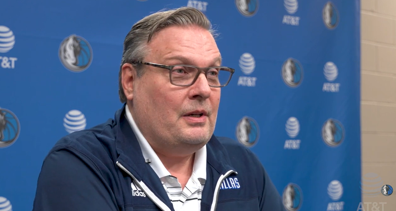 Donnie Nelson in conferenza stampa